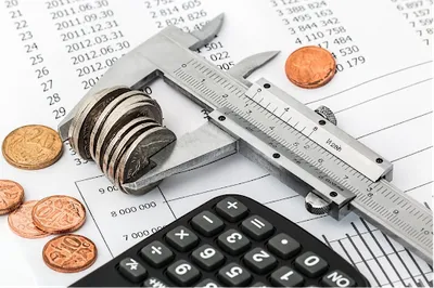 硬貨とノギス・計算機で財務データを計測。在庫コスト・利益管理