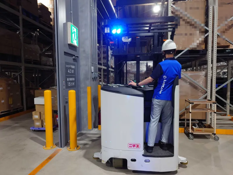 ナローアイルでの作業の様子。