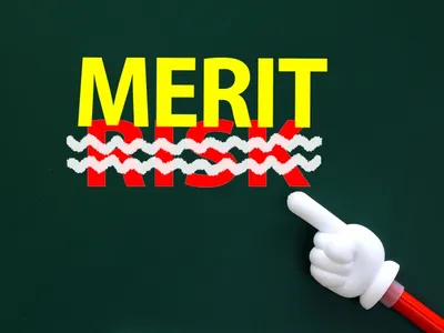RMSのメリット。黄色い太字「MERIT」と赤い波線で視覚的に強調
